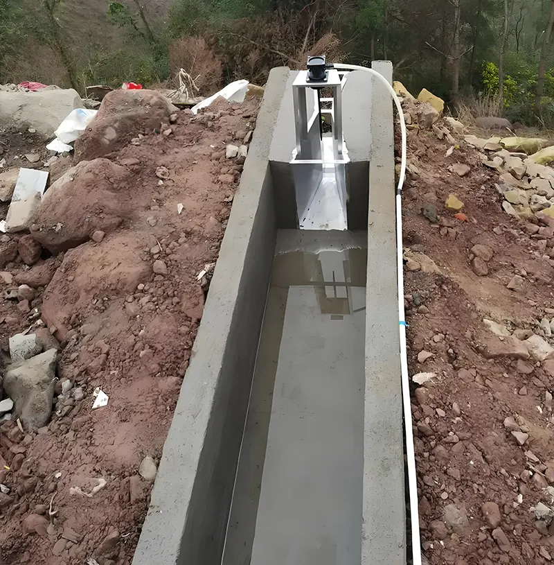 Açık kanallı akış ölçer Open channel flow meter